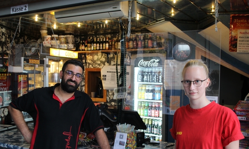 Bengin Hesko (Filmpalast) und Wiebke Seifart (stellv. Referentin für Öffentlichkeitsarbeit).