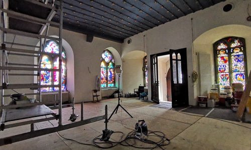 Der Ratssaal - Hier sollen ab November (wieder) politische Entscheidungen gefällt werden. Die Tür führt zum Balkon mit der Treppe. 