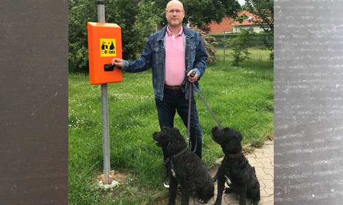 Bürgermeister Ingo Geisler mit dem neuen Spender.