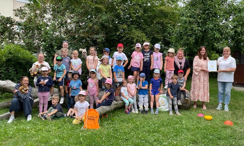  Das Siegel sollte im Dezember 2020 übergeben werden, durch Corona wurde wir es jetzt im Juli im Rahmen des Mini-Sportabzeichens mit Hoppel und Bürste übergeben.   