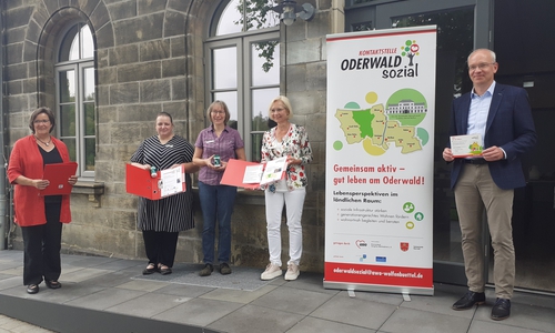Frau Nicola Pöckler (AWO), Frau Steffi Gebbert, Frau Angelika Steiniger (beide Team der Kontaktstelle Oderwald-Sozial), Frau Kerstin Anhuth (Leiterin Kontaktstelle Oderwald-Sozial), Herr Marc Lohmann (Bürgermeister Samtgemeinde Oderwald).   