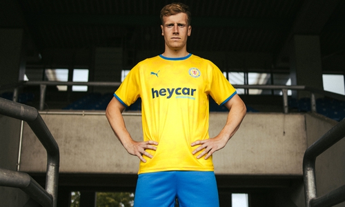 Brian Behrendt im neuem Trikot. 