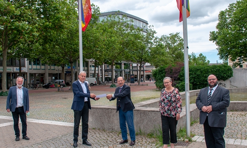  Götz Stehr (Leiter Geschäftsbereich Grün), Kai-Uwe Hirschheide, Michael Fürst, Iris Bothe, Yakov Yosef Harety (Orthodoxe Jüdische Gemeinde zu Wolfsburg) (v. li.). 