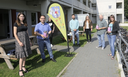 Viktoria Nickel und Hasan Cakir (beide SZ Flachstahl), Melissa Karlin (BFD-Kraft), Thomas Findeklee (stellvertretender Leiter Wohnanlage am Schützenplatz), Sarah Eser (Wohnanlage am Schützenplatz) sowie Jörg Köther und Sarah Körber (beide SZ Flachstahl) bei der Übergabe der Spende. 