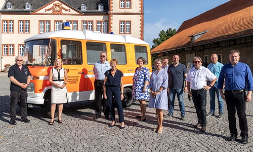 Das historische Feuerwehrfahrzeug wurde am Samstag an das Museum übergeben. 
