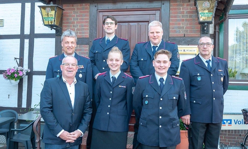 Stephan Kadereit, Florian Maaßen, Holger Madena, OrtsBM Jörg Barluschke v.R.  BezBM Frank Graffstedt,  Fabienne Kadereit, Justin Baars