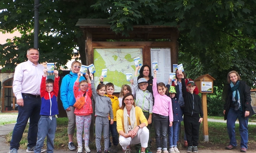 Am vergangenen Freitag überreichten Stiftungsgeschäftsführerin Kerstin Langenheim und Ideengeber Thomas Kempernolte die ersten Exemplare an die Vorschulkinder des Kita Astrid-Lindgren in Schöningen.