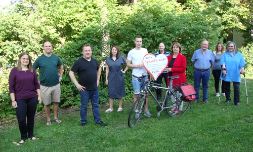 Lisa-Marlen Götz, Serkan Serbest, Kolja Mühe, Ann-Christin Serbest, Pascal Wollschläger (alle FischTour), sowie Carsten Hübner, Andrea Föniger, Reinhard Kretschmer, Jana Höfig und Kerstin Hübner (alle Team Wochenmarkt-Griller) (v. li.).
