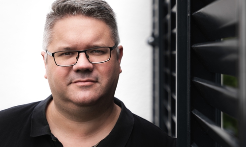 Lars M. Vollmering ist gelernter TV-Redakteur, Medienprofi und gebürtiger Wolfsburger.