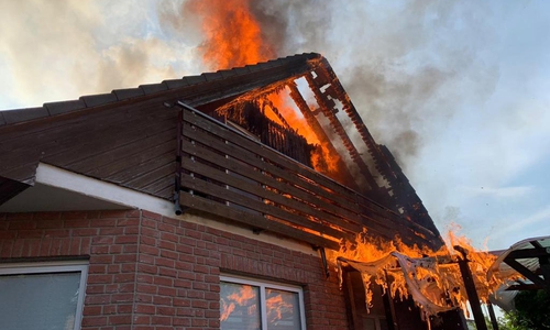 Die Flammen griffen auch auf die Terrasse über. 