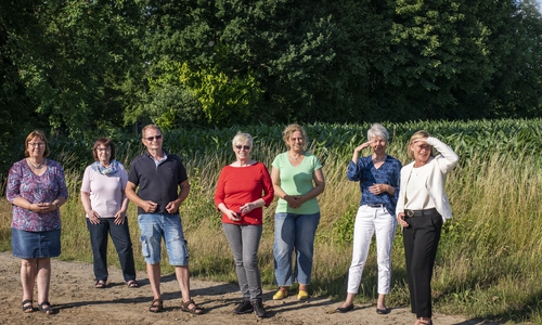 Flöthes stellvertretende Bürgermeisterin Roswita Reimann, Crammes Bürgermeisterin Petra Johns, Udo Fuhrmann, Eva Fuhrmann-Bokemühl, die Kreistagsabgeordnete Susanne Fahlbusch, Landrätin Christiana Steinbrügge und die SPD-Landtagskandidatin Dunja Kreiser.