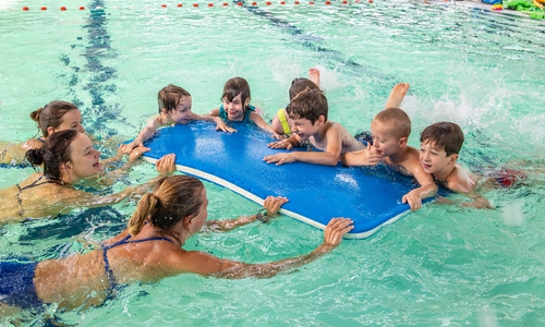 Innerhalb von fünf Wochen lernten 260 Kinder in Goslar schwimmen. 