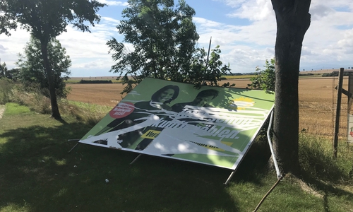 Die Zerstörung von Plakatwänden der Grünen habe unbekannte Ausmaße angenommen, sagt der Kreisverband. 
