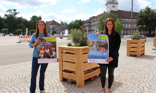 Anna Wohlert-Boortz (li.) und Vivien Kendell vom Veranstaltungsmanagement der Stadt.