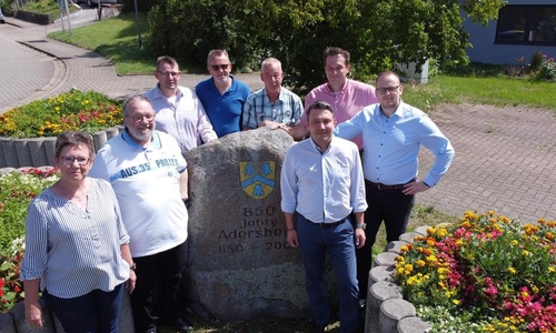 Hinten von links: Holger Helwig, Dietmar Kaufmann, Olaf Albrecht, Marc Anton, Alexander Kamphenkel. Vorn von links: Christiane Schweineberg, Peter Beerwald, Dirk Meier