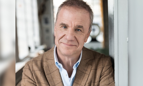 Je voller wir unsere Tage packen, um so zeitgetriebener werden wir. Und, wenn wir plötzlich ausgebremst werden? Hubertus Meyer-Burckhardt reflektiert Erfahrungen zur Lebensfülle und Lebensbegrenzung.