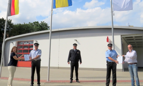 Fachbereichsleiterin Nicole Behlendorf, stellvertretender Ortsbrandmeister Martin Löhr, Gemeindebrandmeister Simon Rebel, Ortsbrandmeister Ralf Sprang und stellvertretender Bürgermeister Tobias Breske. 