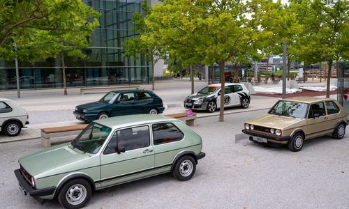 Vor dem ZeitHaus der Autostadt in Wolfsburg erleben Gäste ab sofort eine Reise in die Vergangenheit der Ikone aus dem Volkswagen Konzern.