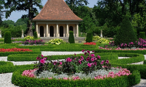 Blick in den "Barockgarten" von Schloss Wolfsburg.