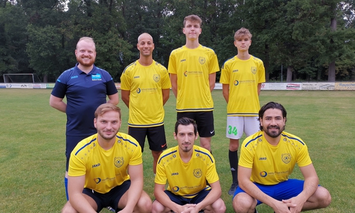 Hinten v. li.: Sören Henke, Ivan Messina, Dominik Grammann, Paul Rechin. Vorne v. li.: Pierre Zerbe, Frank Krüger, Edson Leza.