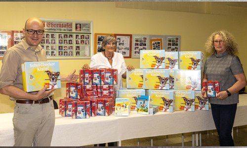 Tyark Breustedt (Spielwarengeschäft Vedes), Edeltraud Firus, Schriftführerin und Ursula Berndt Kassenwartin Tafel (v. li.).
