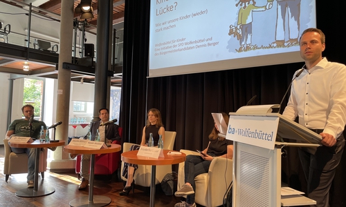 Die Expertendiskussion "Kindheit mit Lücke" fand in der Schünemannschen Mühle statt.
