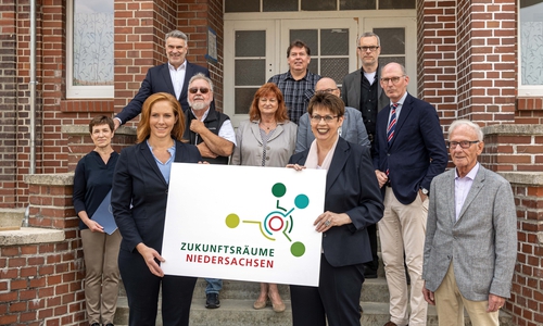 Regionalministerin Honé hat am Freitag einen Förderbescheid über 300.000 Euro für das Erlebnismuseum übergeben.