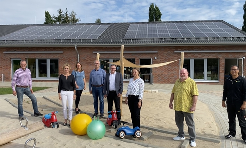 Von links nach rechts: Ulrich Lange, Sybille Schönbach, Frau Rodena Schmiedchen, Gerhard Borchert, Andreas Bauer, Manuela Peckmann, Karl Urban, Dennis Sie.