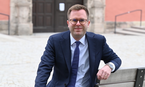 Der CDU-Bürgermeisterkandidat Dr. Adrian Haack sieht die Stellenausschreibung der Stadt für eine Leitung des Bürger Museums kritisch.
