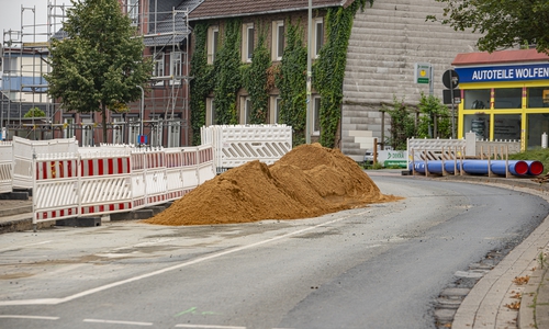Die Einfahrt in die Goslarsche Straße bleibt weiterhin gesperrt.