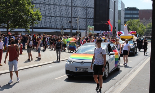 Die CSD Parade startete am Bohlweg.