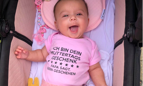 Chiara braucht Hilfe, damit sie irgendwann auf ihren eigenen Beinen stehen kann.
