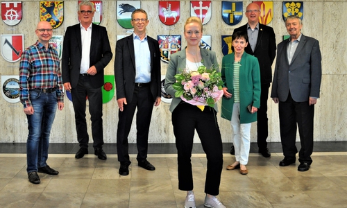 Peter Wagner, Vorsitzender des Gesamtpersonalrats, Ralf Krüger, Ratsvorsitzender, Oberbürgermeister Klaus Mohrs, Christin Schnaithmann, Bürgermeisterin Bärbel Weist, Bürgermeister Ingolf Viereck, Bürgermeister Günter Lach (v. li.).