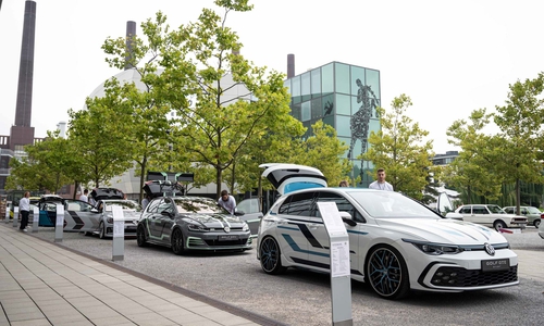Wörthersee-Feeling: Fünf GTIs und einen GTE brachten die Auszubildenden von Volkswagen mit in die Autostadt.