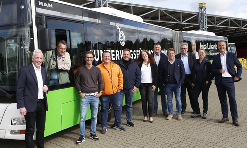 Wilhelm Schmidt (Der Schmidt), Ivica Lukanic, Unternehmer Florian Rehm (Mast-Jägermeister SE), Dirk Marske (Dachdeckerei Marske GmbH), Michael Tomerius (Dermaroller), Annett Tonndorf (Agentur Athoc), Wolfgang UIrich (Ulrich Garten- und Landschaftsbau), Steffen Maschke (Kreativburschen), Christoph Schmitz (Bankhaus C.L. Seeliger), Andrea Bordan (Bordan GmbH), Philipp Cantauw (Der Schmidt) (v. li.).