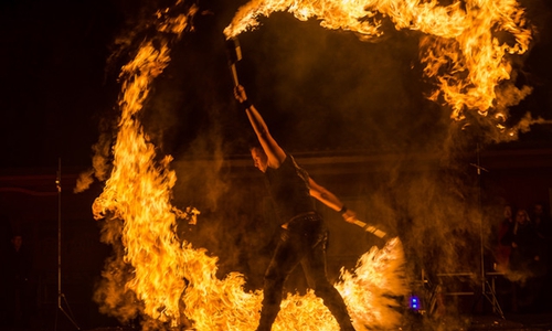 Tankumsee in Flammen