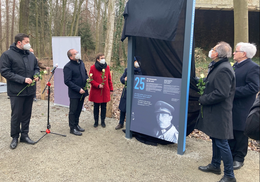 Die neue Informationsstele erinnert an Opfer der NS-Justiz an der Gedenkstätte Braunschweig-Buchhorst.