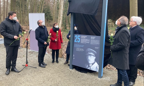 Die neue Informationsstele erinnert an Opfer der NS-Justiz an der Gedenkstätte Braunschweig-Buchhorst.