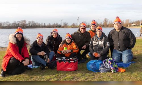 Gruppenbild auf dem Rasen nach dem Baden: Elke Kielhorn aus Lengede,Jörg Hensel aus Lengede, Anette Kock aus Sierße, Anja Heidemann aus Salzgitter-Engelnstedt.,Dietmar Pietsch aus Salzgitter-Engelnstedt., Silvia Pietsch aus Salzgitter-Engelnstedt., Andreas Heidemann aus Salzgitter-Engelnstedt., Dirk Kock aus Sierße. 