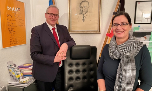 Landesvorsitzender Frank Oesterhelweg MdL stellt Veronika Koch MdL als Kandidatin für den CDU-Bundesvorstand vor.