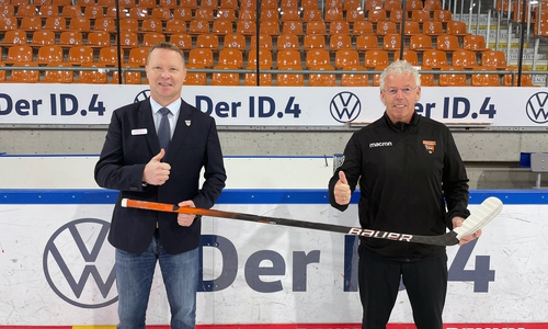 Cheftrainer Mike Stewart mit Geschäftsführer Karl-Heinz Fliegauf.