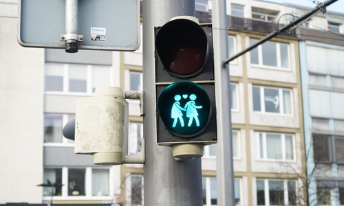 In Braunschweig gab es bereits einige Fußgängerampeln, die gleichgeschlechtliche Paare zeigen.