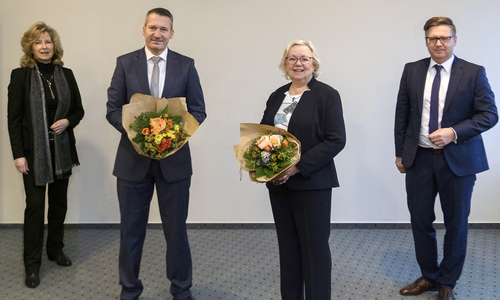 Claudia Kayser (Leitung Direktion Wolfsburg), Thomas Heimfarth (Neue Leitung Firmenkunden Regionalmarkt Wolfsburg/Gifhorn), Margit Engel (Bisherige Leitung Firmenkunden Regionalmarkt Wolfsburg/Gifhorn) und Michael Arndt (Bereichsleitung Firmenkunden) (v. li.).