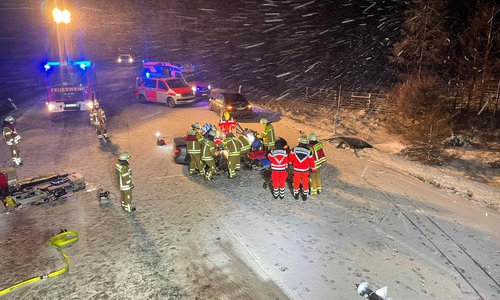 In der Nacht kam es am Torfhaus zu einem schweren Unfall mit drei Verletzten.