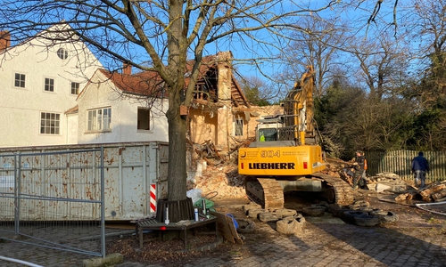 Die Abrissarbeiten haben in Wendessen begonnen.