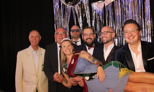 Der Vorstand des Bürgercorps Klein Ilsede mit der amtierenden Bürgerkönigin Jessica Schulze.