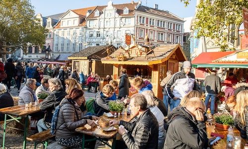 Die mummegenussmeile lädt am 5. und 6. November mit zahlreichen Leckereien auf den Kohlmarkt und den Platz der Deutschen Einheit ein.
