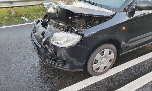 Eines der beschädigten Fahrzeuge.