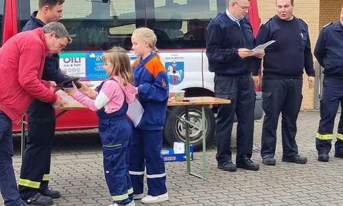 Bei der Siegerehrung der Adersheimer Gruppe.