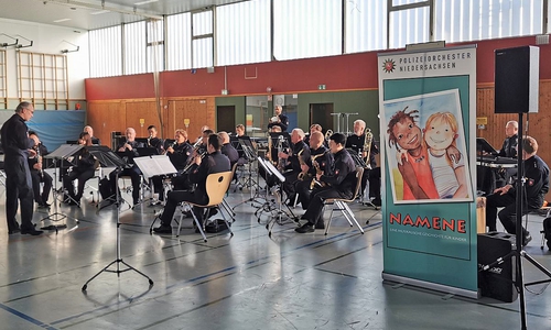 Polizeiorchester Niedersachsen in der Grundschule Waggum